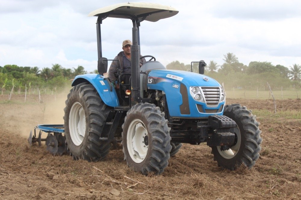 Mais de 1.500 famílias beneficiadas com o serviço de mecanização agrícola 