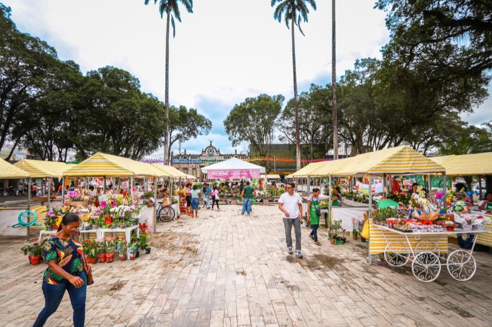 Criação da Vila Artesã beneficiando centenas de artesãos