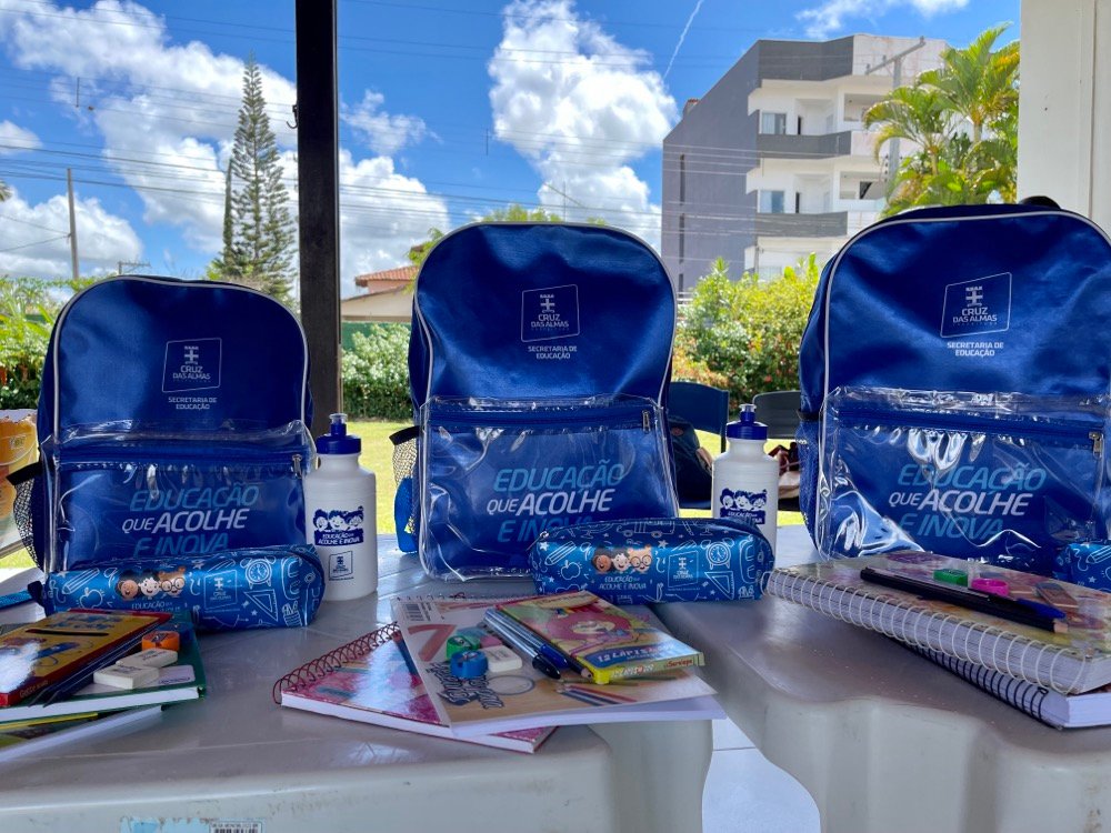 Distribuição de kit escolar para todos os estudantes da rede municipal