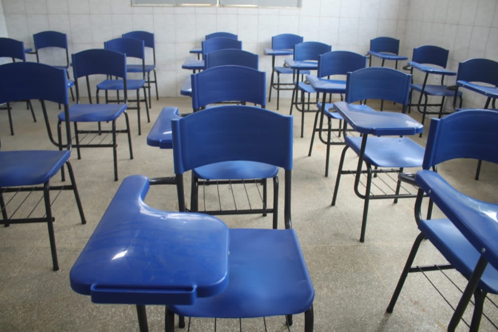 Aquisição de 2.000 novas cadeiras para as escolas municipais