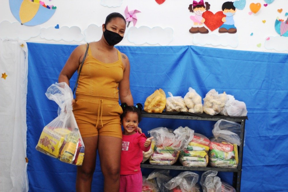 Distribuição de 10.000 kits de alimentação para os estudantes durante a pandemia