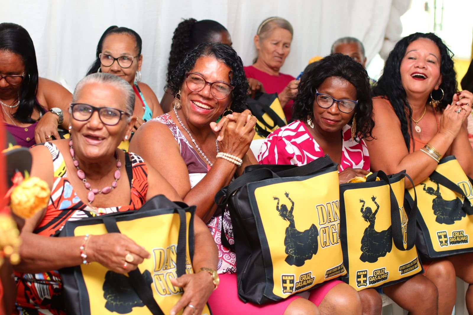 Novas Roupas de apresentação ao grupo da terceira idade