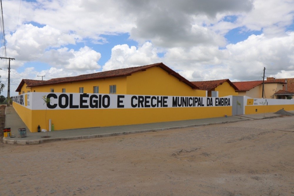 Reconstrução da Escola da Embira