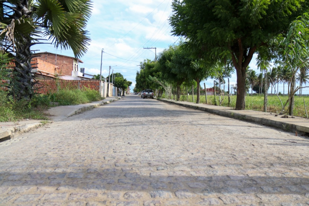 Pavimentação da Rua e Reforma da Praça Ruy de Lima Peixoto (Duas Palmeiras)
