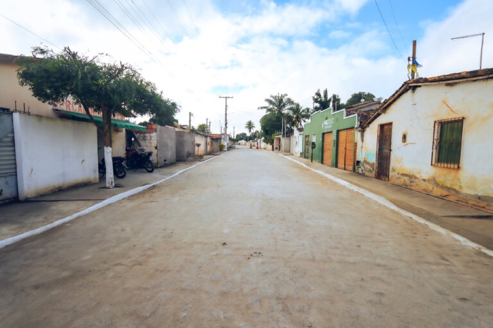 Pavimentação e drenagem da Rua Laurêncio Conceição dos Santos