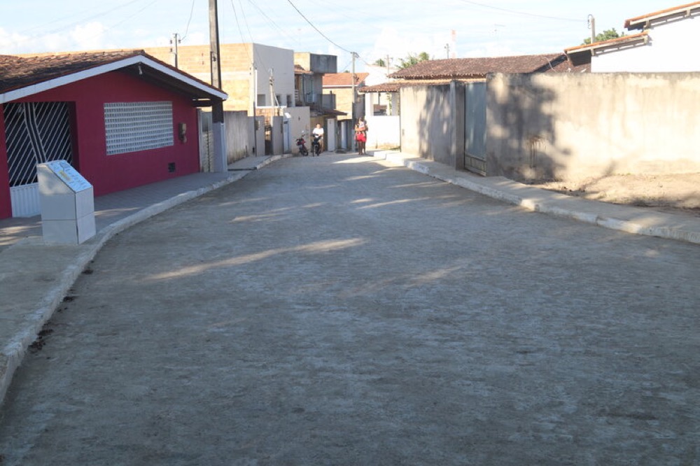 Pavimentação e drenagem da Rua Maria de Jesus Araújo