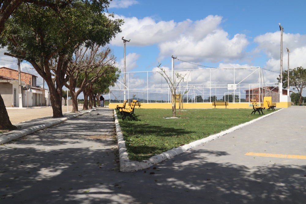 Reforma da Praça com quadra poliesportiva na Chapadinha