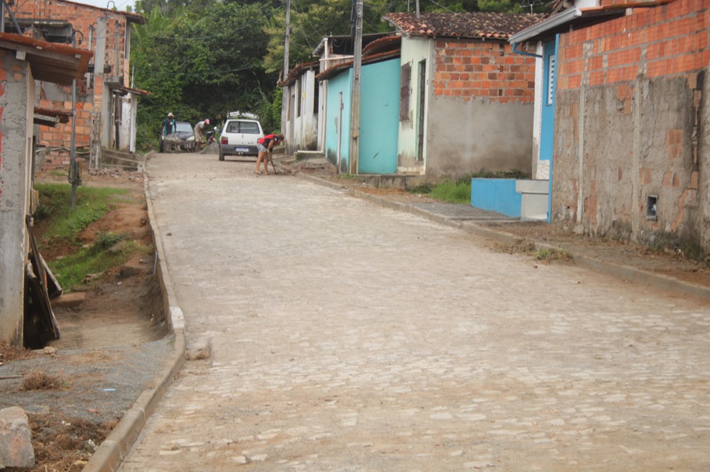 Pavimentação e drenagem da Rua São Martins