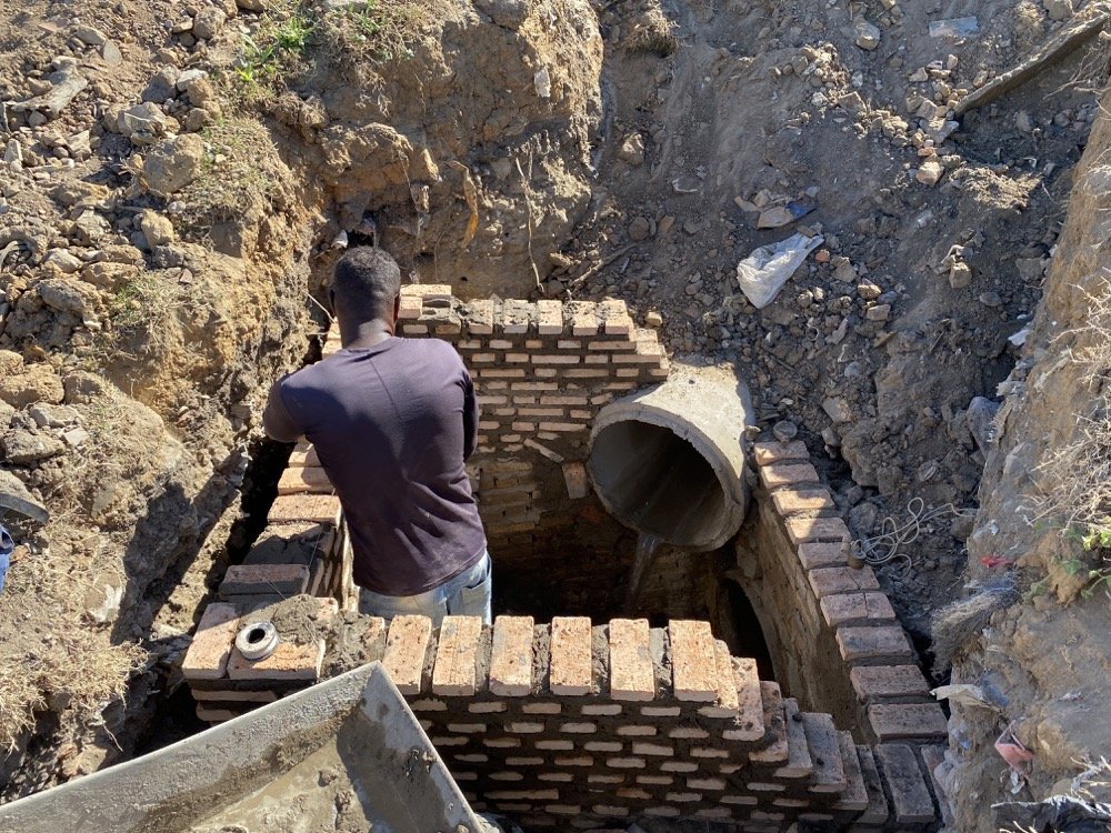 Construção da rede de drenagem na Rua Rio Branco (Antiga Estrada de Ferro)